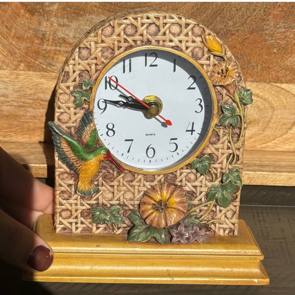 Hummingbird Table Clock Rattan‎ Look Quartz Decorative Home Decor
